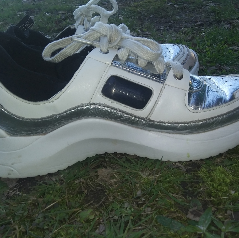 Sneakers - Picture 2 of 3